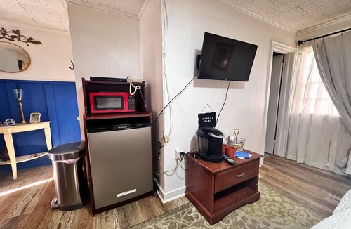 Chesterfield Apartment | 2 Full Beds Non-Smoking