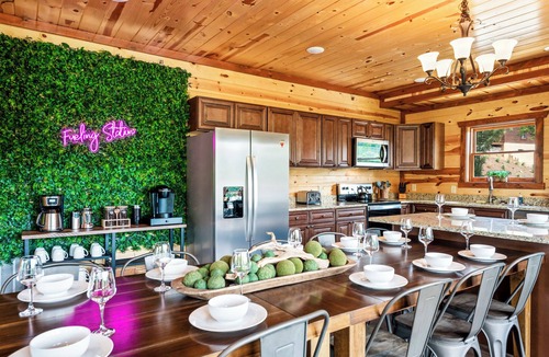 Caton Cabin | 2 Giant Luxury Cabins Sleeps 40 2 HotTubs 2 Pools