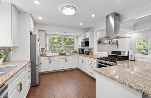 Acworth House | 2 Homes in 1 for FIFA World Cup | LakePoint | BigYard