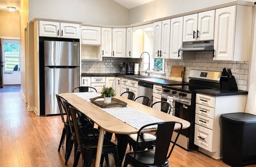 Maryland House | 2 Homes on Same Property, Sleeps 13, 5 Bedrooms, 3 Bathrooms, Game Room, A/C
