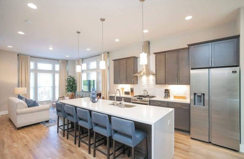 Hadley - Washington House | 2 Homes-Sleeps 24-Roof Decks-Grills Near Broadway