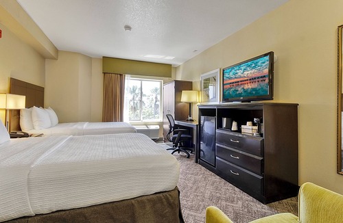 Florida Central Atlantic Coast Hotel | 2 Incredible Rooms Available! Close to International Drive, Free Parking, Pool