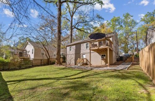 Westview House | 2 Kitchens & 2 Living Rooms Near Mercedes Benz Stadium, Perfect for World Cup!