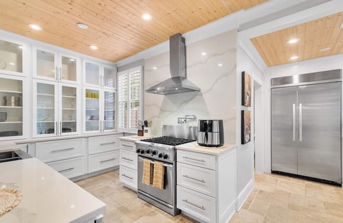 Northboro Park House | 2 Mansions! | Free Pool Heat | Garden & BBQ | Sleeps 22-8 BR