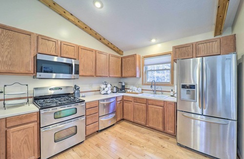 Charter Hills Cottage | 2 Mi to Beech Mtn: Family Retreat w/Fire Pit