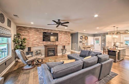 Parker House | 2 Mi to Downtown: Luxe Greenville Retreat!