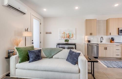 Knoxville House | < 2 Mi to Dtwn: Modern Townhome in Knoxville