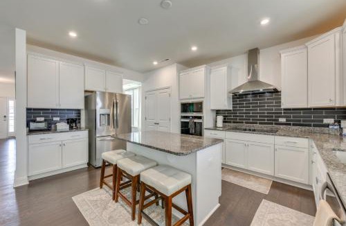South Belmont House | 2 Mi to Historic Dtwn Belmont: Family Gem w/Patio