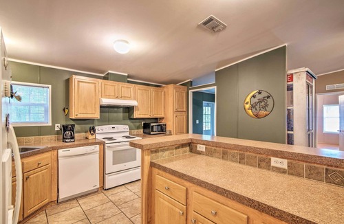 Homosassa House | < 2 Mi to River: Home w/Fire Pit in Homosassa