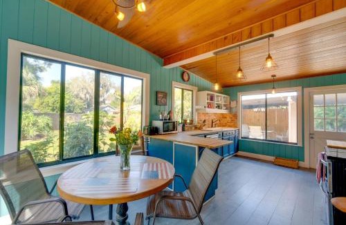 Palmetto House | 2 Mi to Riverwalk Palmetto Gem with Fire Pit and BBQ