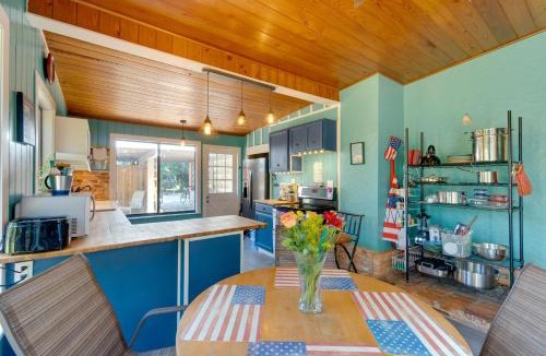 Palmetto House | 2 Mi to Riverwalk Palmetto Gem with Fire Pit and BBQ