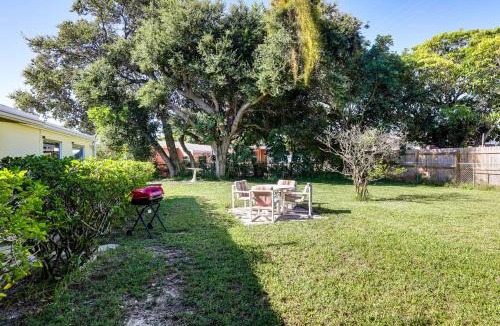 Riviera Beach House | 2 Mi to Shore Riviera Beach Retreat with Yard