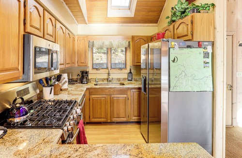 Wolf Laurel House | 2 Mi to Slopes! Spacious Ski Getaway w/Mtn Views