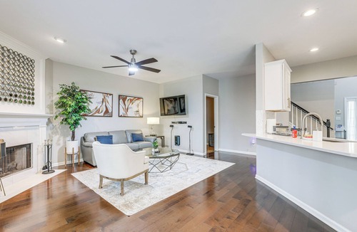 Sugar Hill House | 2 Mi to Suwanee Town Center: Spacious Townhome