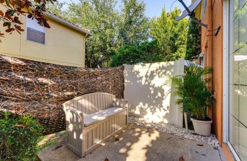 Crestwynd Bay House | 2 Mi to WDW Townhouse with Patio and Pool Access