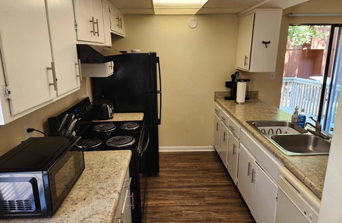 Tallahassee House | 2 miles to FSU-Twin King Master Beds-2 BR 2.5 Bath