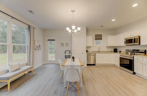 Woodfield House | 2 Min to Ft Jackson Visitors Center | Garage | 3BR