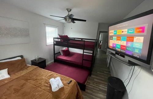 Atlanta House | 2 mins walk to Benz stadiumArcade game Sleeps 11
