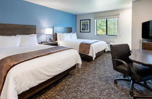Jonesboro Hotel | 2 Pet-Friendly Jonesboro Accommodations w/Kitchenette | Free On-Site Parking