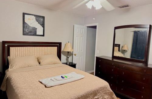 Winter Garden House | 2 private rooms in a quiet neighborhood can book up to 4 people