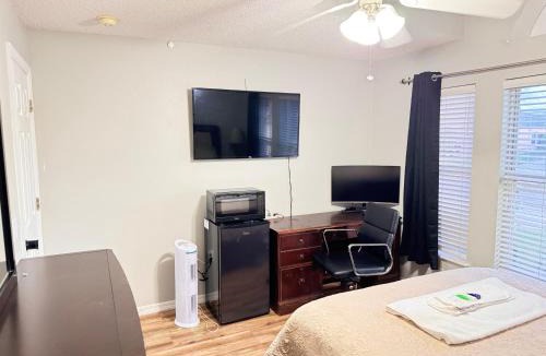 Winter Garden House | 2 private rooms in a quiet neighborhood can book up to 4 people