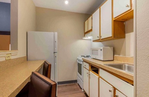 Executive Park Apartment | 2 Queen Beds | Suite, Non-Smoking, Micfridge