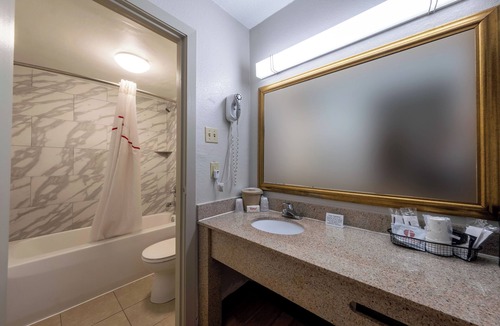 Charlottesville Hotel | 2 Relaxing Rooms —Convenient Location Close to Dining and Attractions