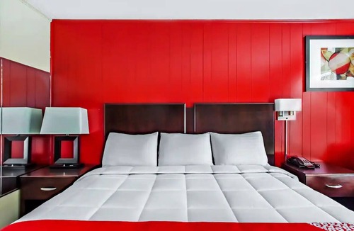 Ridgeland Hotel | 2 Relaxing Rooms w/Private Bath + Flat-Screen TV Near Local Spots