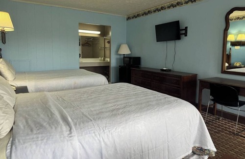 Tazewell Hotel | 2 Rooms - 2 Full Beds w/Private Bath + Tea/Coffee Maker Near Scenic Parks