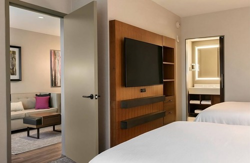 Berkeley Heights Hotel | 2 Spacious & Cozy Units w/Indoor Pool & Gym Access, Free Breakfast & Parking!