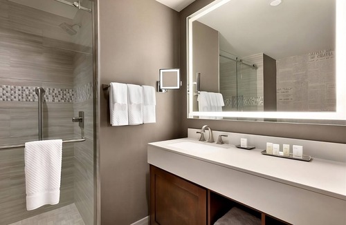 Berkeley Heights Hotel | 2 Spacious & Cozy Units w/Indoor Pool & Gym Access, Free Breakfast & Parking!