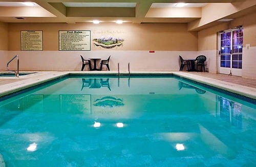 Helen Hotel | 2-Star Hotel ∙ Country Inn & Suites by Radisson, Helen, GA