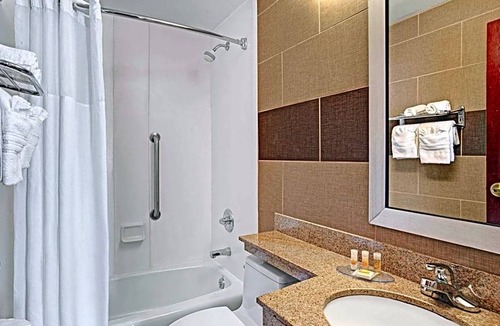 Brooklyn Hotel | 2-Star Hotel ∙ Days Inn by Wyndham Brooklyn