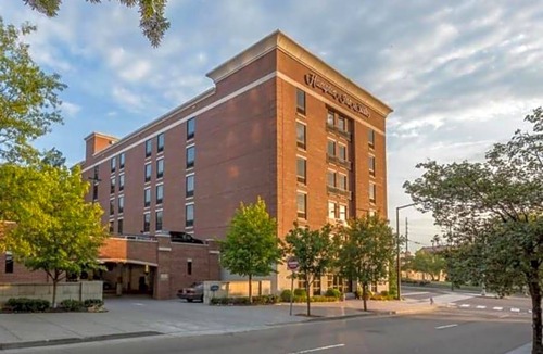 Downtown Knoxville Hotel | 2-Star Hotel ∙ Hampton Inn & Suites Knoxville-Downtown