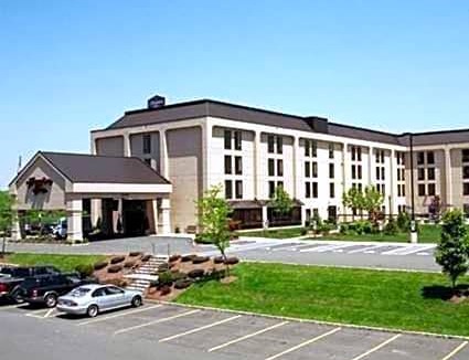 Clinton Hotel | 2-Star Hotel ∙ Hampton Inn Clinton