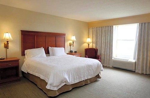 Manning Hotel | 2-Star Hotel ∙ Hampton Inn Manning