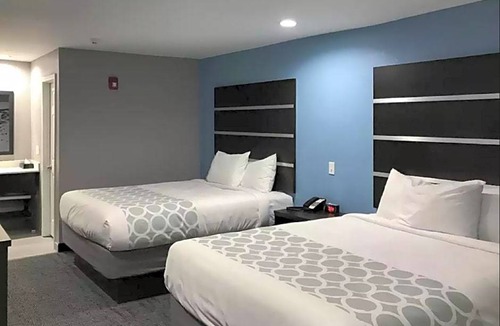 Calhoun Hotel | 2-Star Hotel ∙ Rodeway Inn South