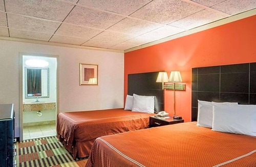 Yorkshire Hotel | 2-Star Hotel ∙ Rodeway Inn Newark