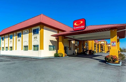 Ashley Oaks Hotel | 2-Star Hotel ∙ Econo Lodge Knoxville