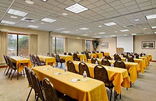Norma Hotel | 2-Star Hotel ∙ Wingate by Wyndham Vineland