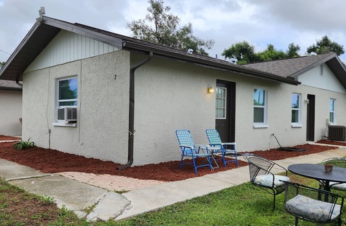 Warm Mineral Springs Apartment | #2 Studio near mineral springs.