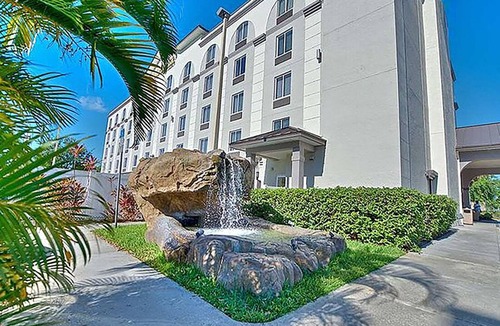 Orlando Hotel | 2-Unit Orlando Retreat with Pool Access | Pet-Friendly & 4 Miles to Airport