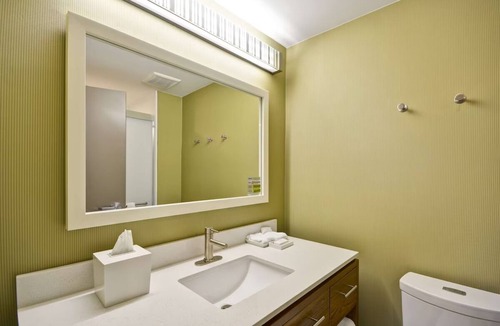 Rock Hill Hotel | 2 Units | Modern Rock Hill Suite w/Fireplace Lounge, Pool & Kitchen