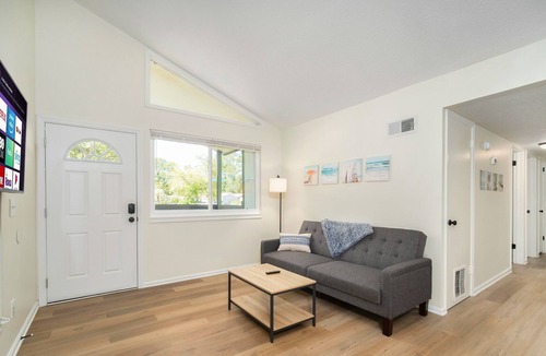 Southpoint House | 2 units of a Quadplex