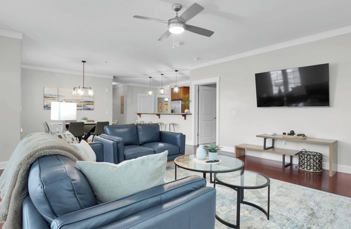 Old West Broad Neighborhood Cottage | 2 Units w/Free Parking Walkable Historic District The Juliette by Avantstay