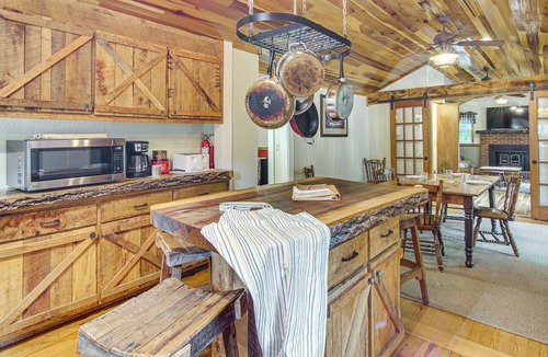 Skyland Cottage | 20-acre Cabin w/Pond: 6 Mi to River Arts District