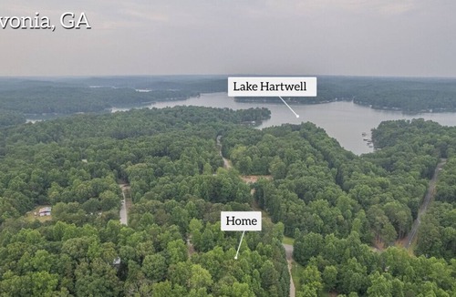 Gumlog Cabin | < 20 min walk to Lake Hartwell!