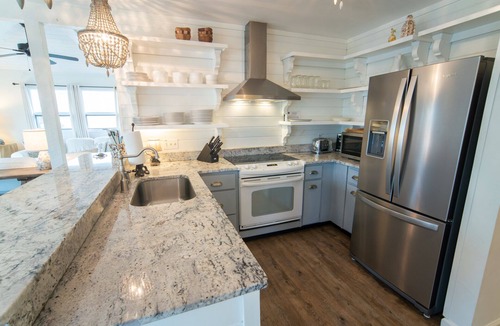 Plantation House | 20% OFF FALL! 3BR/2BA 1st Tier w/Easy Beach Access & Clubhouse w/Pool!