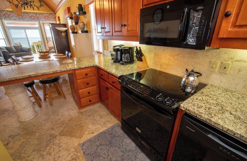 East End House | 20% OFF FALL! Pet Friendly, 3BR/3BA, Easy Walking Distance to Shops