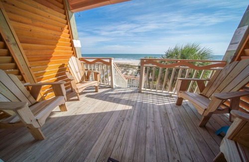 East End House | 20% OFF FALL! Pet Friendly, 3BR/3BA, Easy Walking Distance to Shops